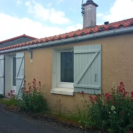 La Maisonnette Des Louves - Gite Rural Avec Jardin Barbechat Exterior photo