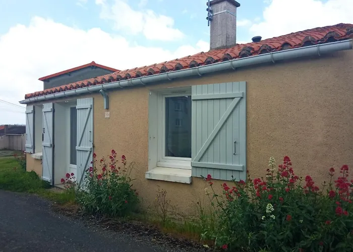 La Maisonnette Des Louves - Gite Rural Avec Jardin