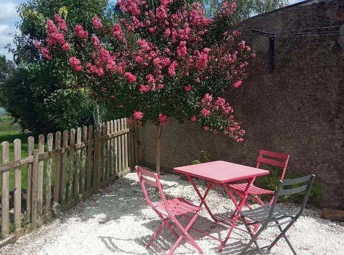 La Maisonnette Des Louves - Gite Rural Avec Jardin