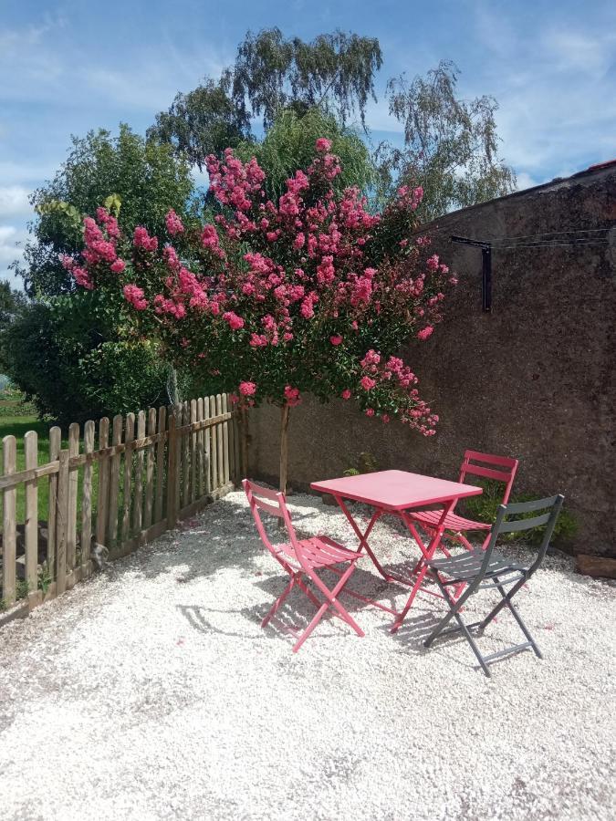 La Maisonnette Des Louves - Rural Avec Jardin